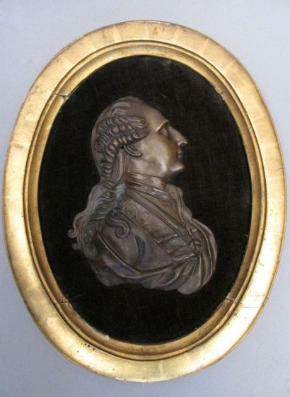 null Profil de Louis XVI jeune

Relief en bronze ciselé à patine médaille

Cadre...