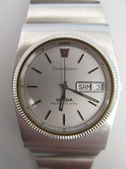 null OMEGA (Constellation Megaquartz 32KHz)

vers 1975

Imposante montre design chronomètre...