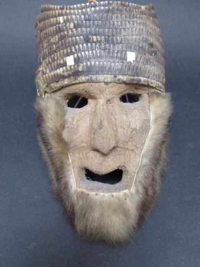 null Afrique ?

Masque en bois, poils et corne

Haut. : 31 cm