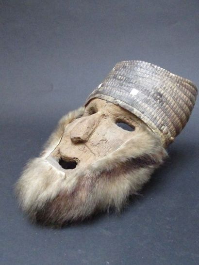 null Afrique ?

Masque en bois, poils et corne

Haut. : 31 cm