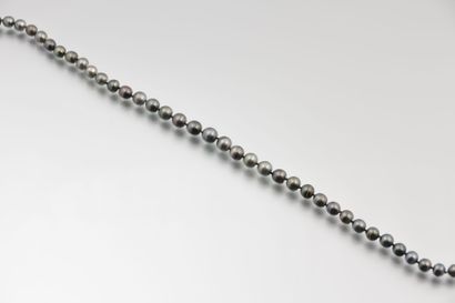 null Collier en perles de Tahiti de trente-huit

perles en chute, diamètre de 9-11,7...