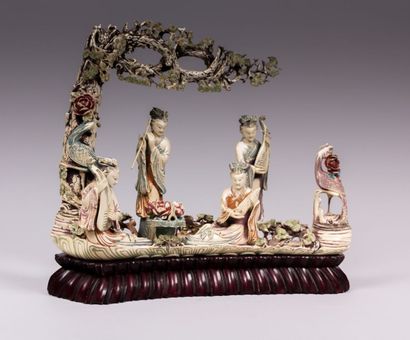 null CHINE

Sculpture en ivoire polychrome peint

représentant quatre élégantes jouant...