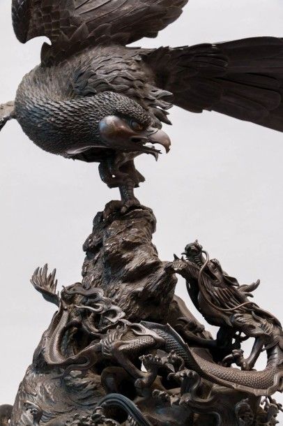 null KIYOTOSHI Yoshiido (XIXème siècle)

Oiseau combattant un dragon

Bronze à patine...