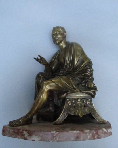 null Sujet en bronze à patine dorée

représentant Démostène assis sur un pliant

Socle...