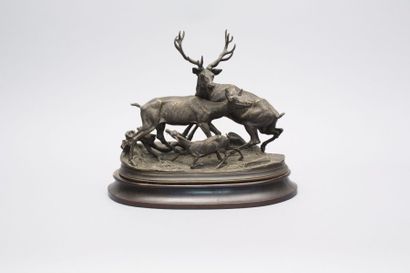null MOIGNIEZ Jules (1835-1894)

Cerf, biche et faon

Bronze à patine brun-vert

Signé...