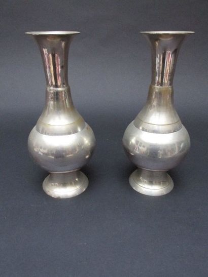 null Paire de vases de forme balustre en métal argenté

(désargenture)

Haut. : 30...