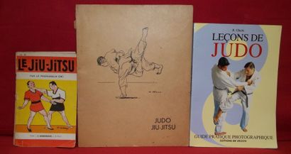 null Trois livres sur le judo et le Jiu-Jitsu.