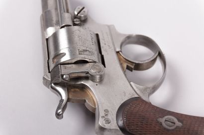 null Revolver réglementaire - Mle 1873

«MARINE» fabrication S 1885 - calotte

poinçonnée...