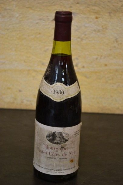 null 1 Blle : HAUTES CÔTES DE NUITS mise viticulteur 1980

Et. un peu fanée. N :...