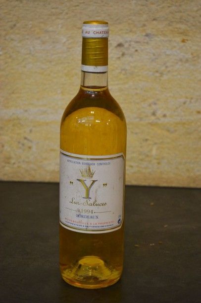 null 1 Blle : "Y" d' YQUEM Bordeaux 1994

Et. légèrement tachée. N : bas goulot....