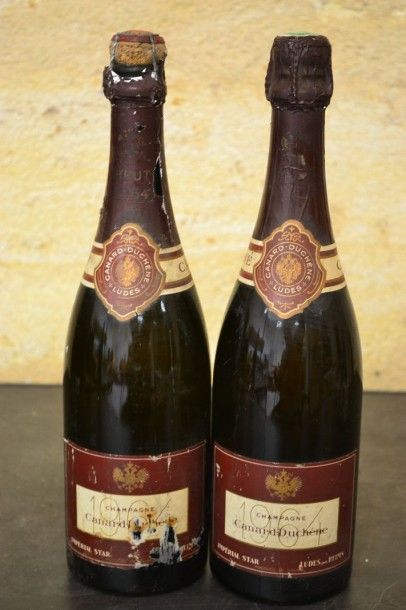 null 2 Blles : Champagne CANARD DUCHENE " Imperial Star " 1964

Et.: 1 à peine tachée,...