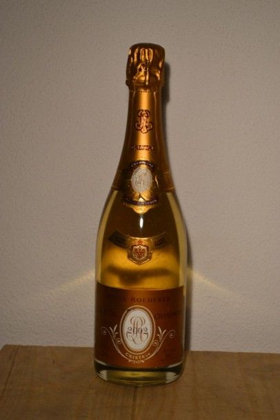 null 1 Blle : Champagne CRISTAL ROEDERER 2002

Présentation, niveau et couleur :...