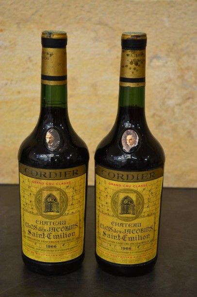 null 2 Blles : CH. CLOS DES JACOBINS St Emilion GCC 1966

Et. à peine tachées sinon...