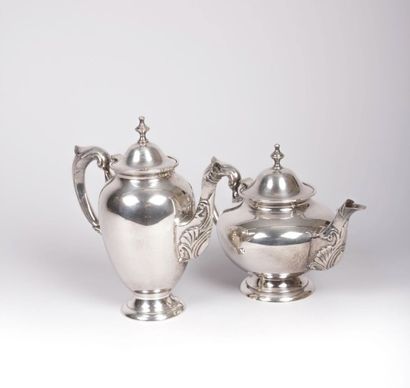null Partie de service à thé en métal argenté

uni composé d’une théière et d’une...