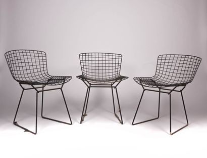 null BERTOÏA Harry (1915-1978) & KNOLL

(éditeur)

Trois chaises modèle 420, structure...