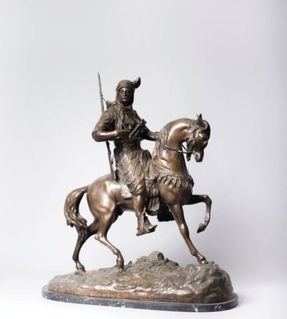 null GUILLEMIN Emile Corolian Hippolyte

(1841-1907) d’après

Cavalier arabe

Bronze...
