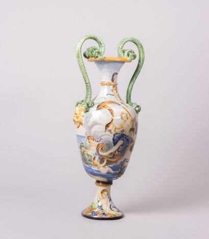 null URBINO dans le goût de,

Important vase en faïence de forme

balustre posant...