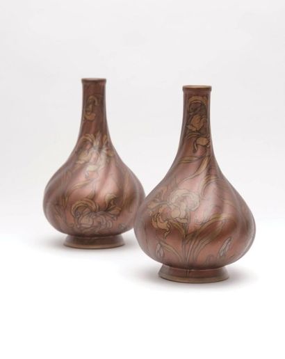 null BOCH FRÈRES KERAMIS

Paire de vases de forme balustre en grès irisé à

décor...