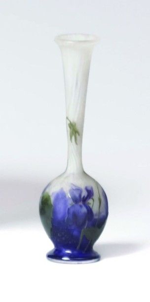 null DAUM - NANCY

Vase soliflore à panse globulaire et long col

droit cylindrique...