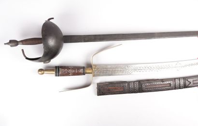 null Épée décorative souvenir de Tolède

XXème siècle

On y joint un sabre africain...