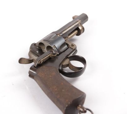 null Revolver Macaire - Cal. 12 mm

N°15845 acier fondu - plaquettes gravées

postérieurement...