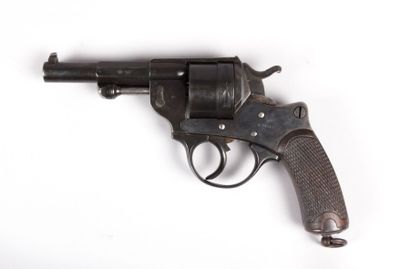 null Revolver réglementaire français modèle

1873 - série S1874 - n° F21512

(TBE)

Note...