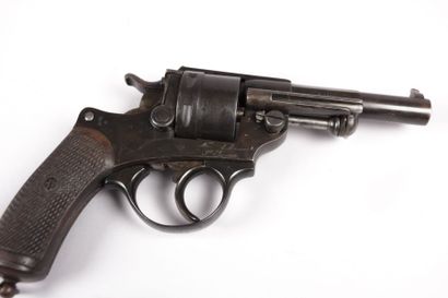 null Revolver réglementaire français modèle

1873 - série S1874 - n° F21512

(TBE)

Note...