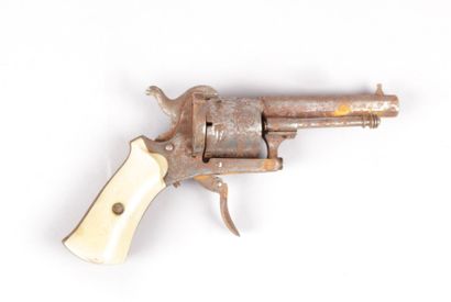 null Revolver à broche - Cal. 7 mm - fabrication

liégeoise détente repliale - plaquette...