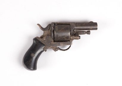 null Revolver British Bulldog - Cal. 32 -

détente repliable - plaquettes bois noirci....