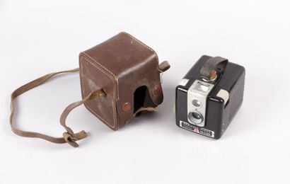 null Brownie Flash Camera - fabrication

française par Kodak box - bakélite - années...