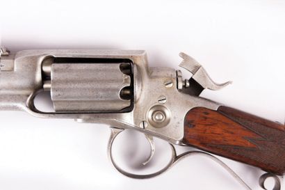 null Carabine type Colt fabriquée sous licence

en Angleterre - barillet à six coups...