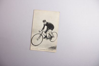 null Lot de 23 CP sur le thème du

cyclisme dont 10 cartes numérotées de 1 à 10 de

la...