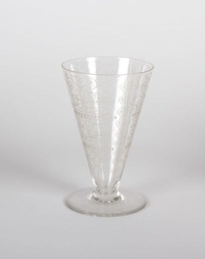BACCARAT

Vase en cristal de forme conique...