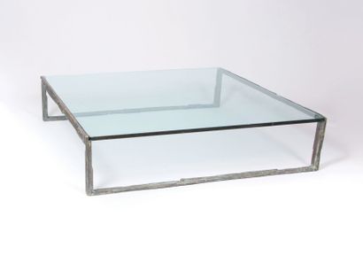 null ROMEDA Bruno (né en 1933)
Table basse de forme carrée à armature en
bronze....