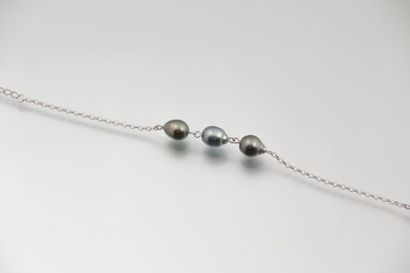 Bracelet Bracelet chaîne en métal argenté orné de

trois perles de culture de Tahiti.

Diam....