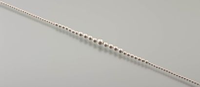 COLLIER Collier en perles d'argent dit collier marseillais.
Poids brut : 12.9 g