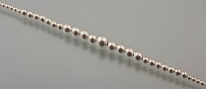 COLLIER Collier en perles d'argent dit collier marseillais.
Poids brut : 12.9 g