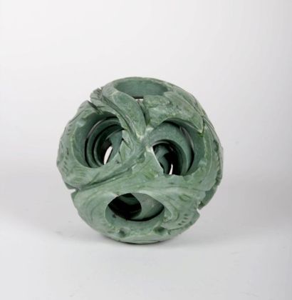 null Boule de Canton en pierre dure verte à six sphères

Diam. : 12 cm