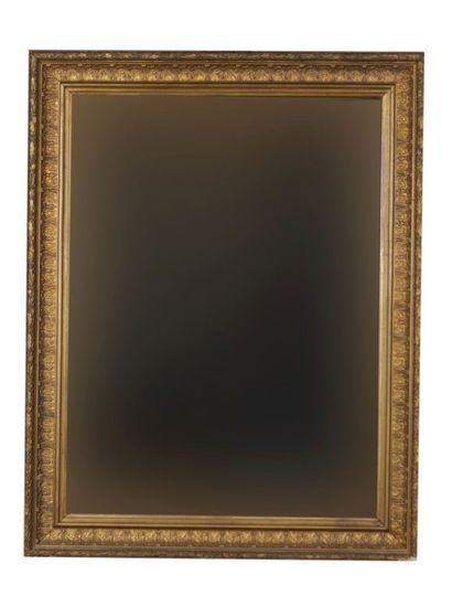 Miroir de forme rectangulaire en bois doré...