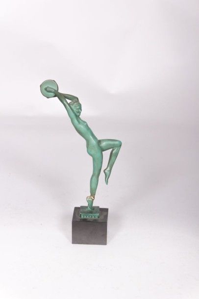 null GUERBE Raymonde (XXème siècle)

Danseuse au tambourin

Bronze à patine verte

Haut....