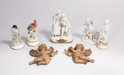 null Lot comprenant deux figurines représentant des oiseaux en porcelaine polychrome...