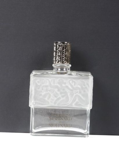 null MOLINARD - CREATION LALIQUE

Flacon de parfum de forme rectangulaire à décrochement,...