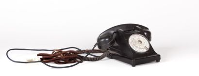 null Téléphone PTT 330-1 en bakelite noir et son écouteur, appareil mobile BCI

Années...