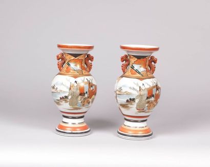 null JAPON

Paire de vases de forme balustre à décor

polychrome de scènes animées...