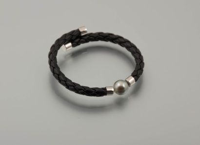 null Bracelet en cuir tressé centré d'une perle de Tahiti grise