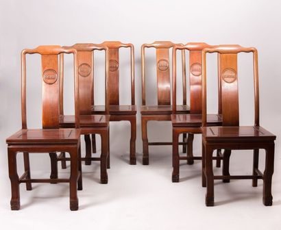 null CHINE

Six chaises en bois exotique le dossier à large bandeau central orné...