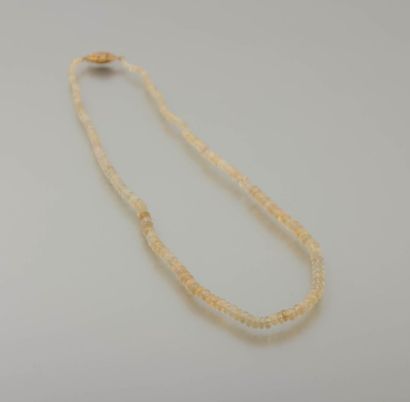 null Collier de perles d'opale en chute, le fermoir en argent

Poids brut : 14 g