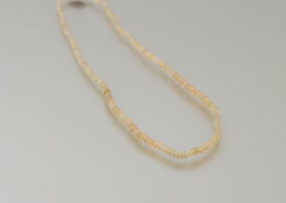 null Collier de perles d'opale en chute, le fermoir en argent

Poids brut : 14 g