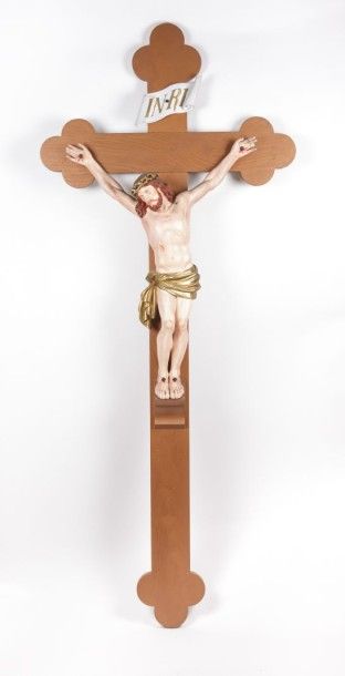 null Christ en plâtre polychrome sur la croix.

(accidents et manques)

Haut. : 193...