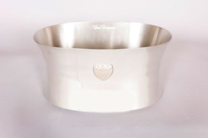 null Vasque en métal argenté marquée Dom Perignon Cuvée Vintage

Haut. : 21,5 cm...